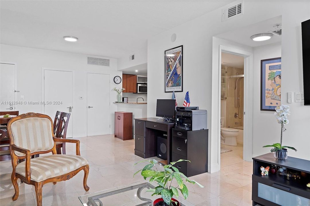 For Sale: $389,000 (1 beds, 1 baths, 797 Square Feet)