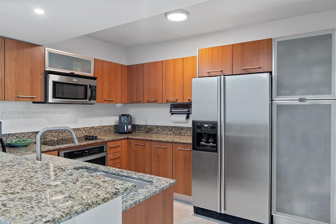 For Sale: $389,000 (1 beds, 1 baths, 797 Square Feet)