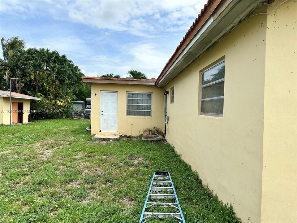 For Sale: $555,000 (3 beds, 2 baths, 1755 Square Feet)