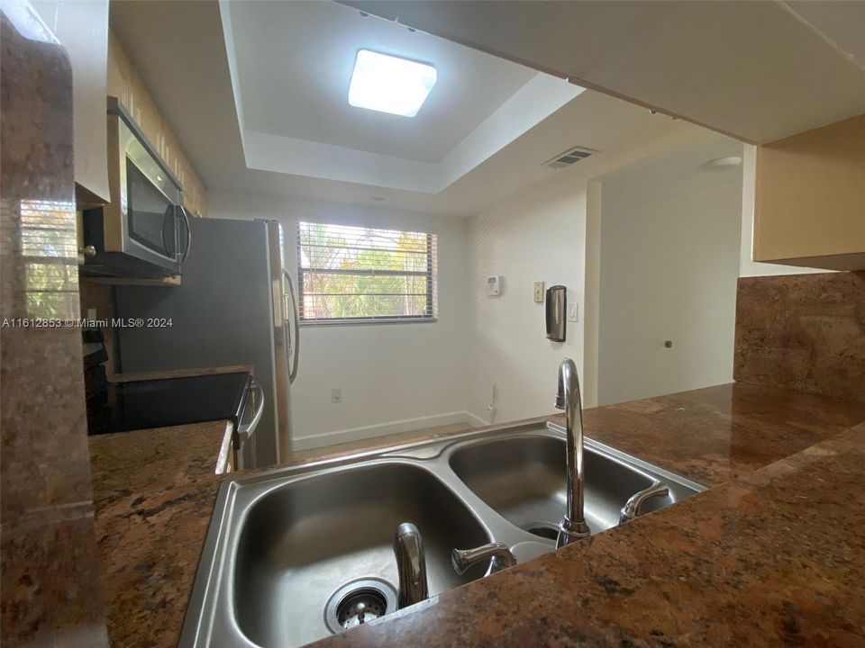 Recently Rented: $2,250 (2 beds, 2 baths, 936 Square Feet)