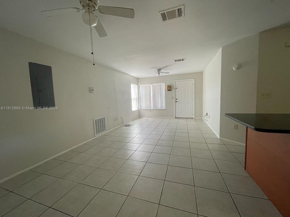 For Sale: $245,000 (2 beds, 2 baths, 1074 Square Feet)