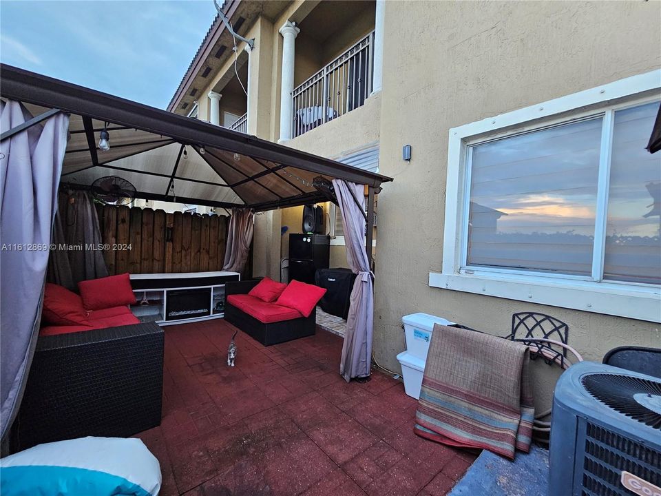 For Sale: $449,000 (4 beds, 2 baths, 1559 Square Feet)