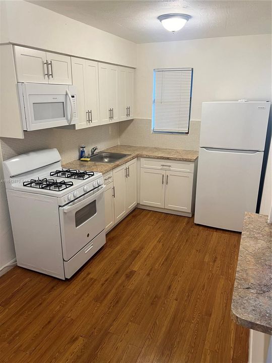 For Rent: $1,900 (1 beds, 1 baths, 623 Square Feet)