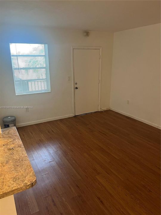 For Rent: $1,900 (1 beds, 1 baths, 623 Square Feet)