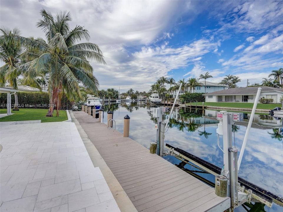 For Sale: $2,958,500 (4 beds, 4 baths, 2580 Square Feet)