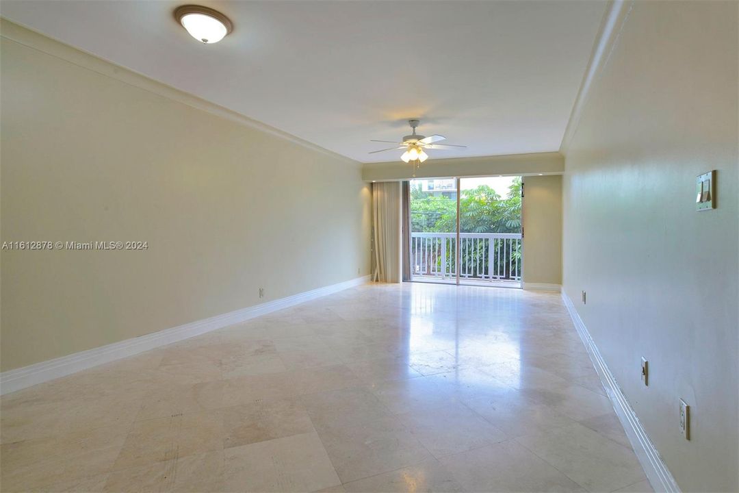 Sunny large living room