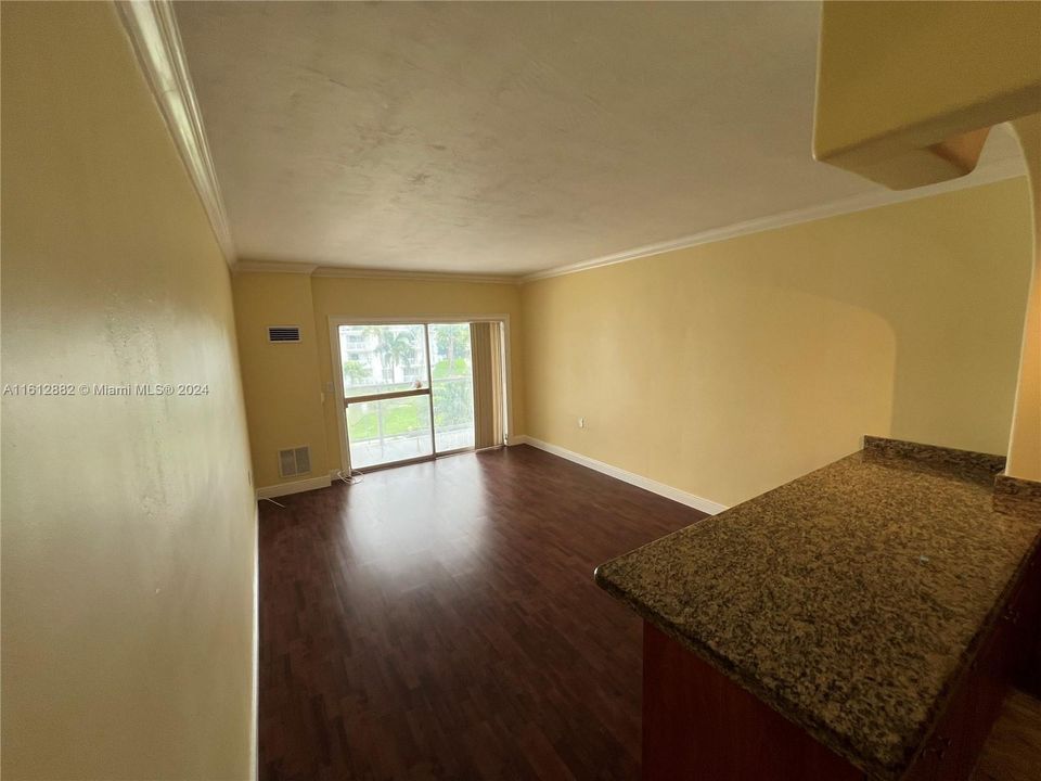 For Rent: $2,000 (1 beds, 1 baths, 656 Square Feet)