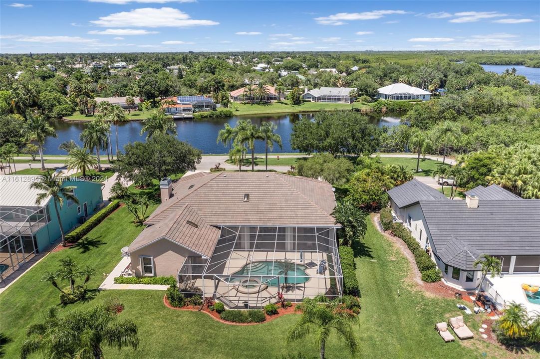 For Sale: $2,669,000 (3 beds, 2 baths, 3337 Square Feet)