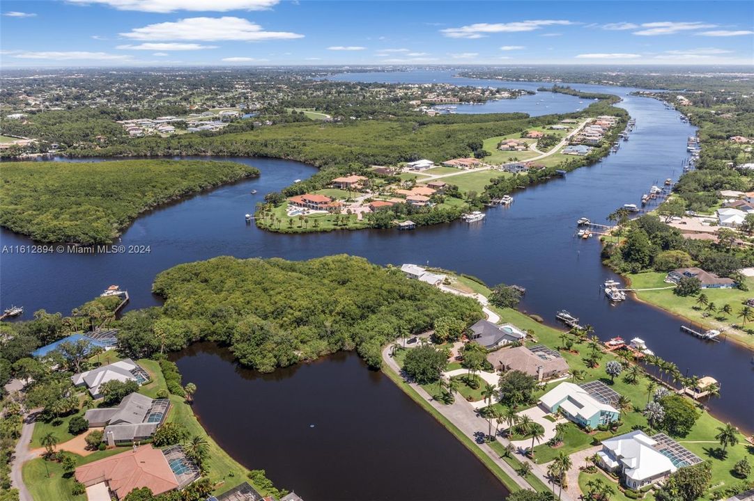 For Sale: $2,669,000 (3 beds, 2 baths, 3337 Square Feet)