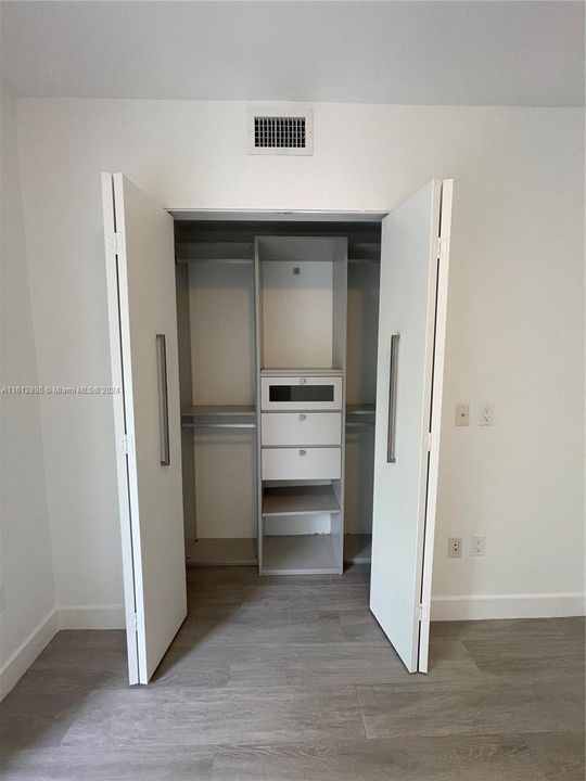 For Rent: $4,200 (2 beds, 2 baths, 1051 Square Feet)