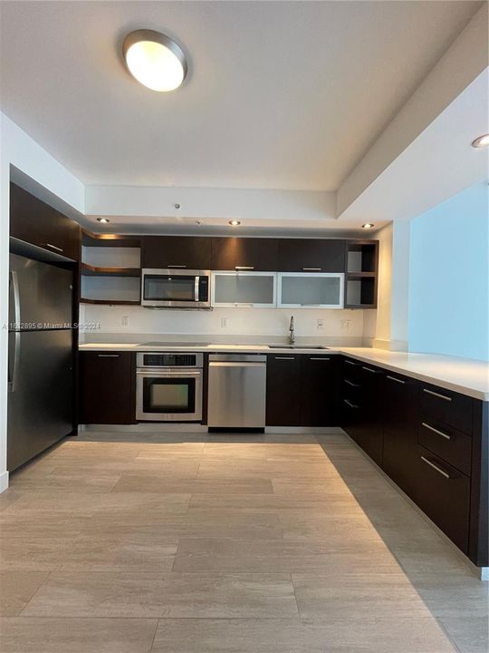 For Rent: $4,200 (2 beds, 2 baths, 1051 Square Feet)