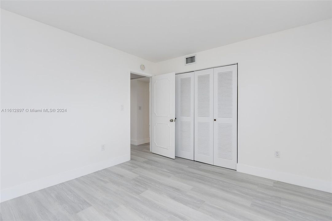 For Sale: $305,000 (2 beds, 2 baths, 1110 Square Feet)