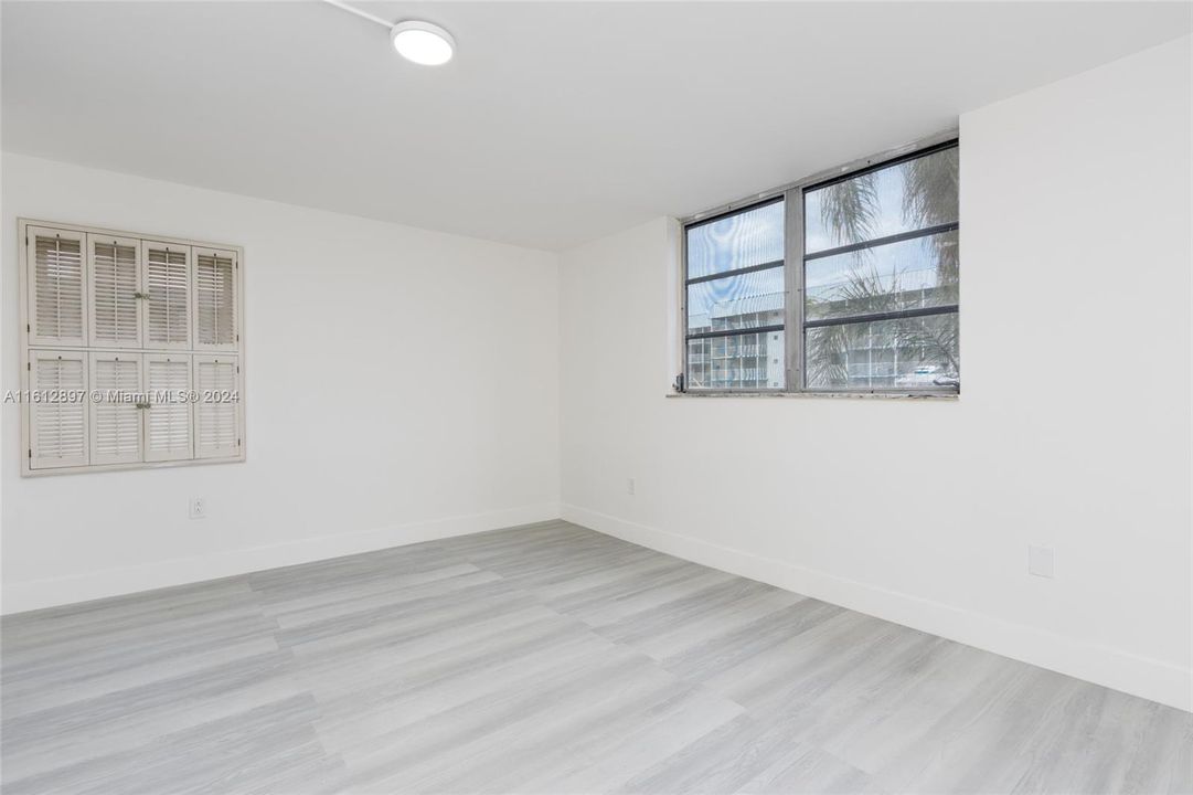 For Sale: $305,000 (2 beds, 2 baths, 1110 Square Feet)