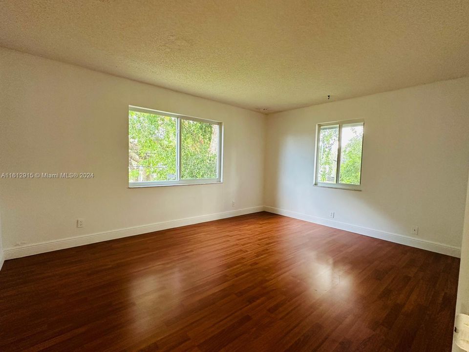 For Rent: $1,800 (1 beds, 1 baths, 700 Square Feet)