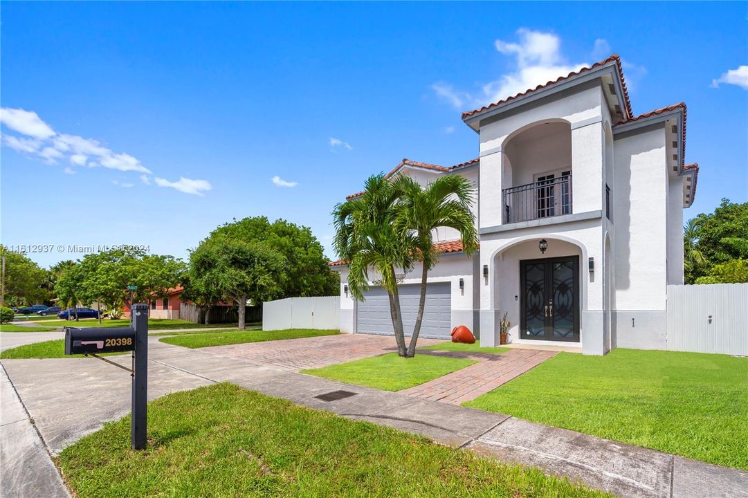 Active With Contract: $830,000 (4 beds, 3 baths, 2300 Square Feet)