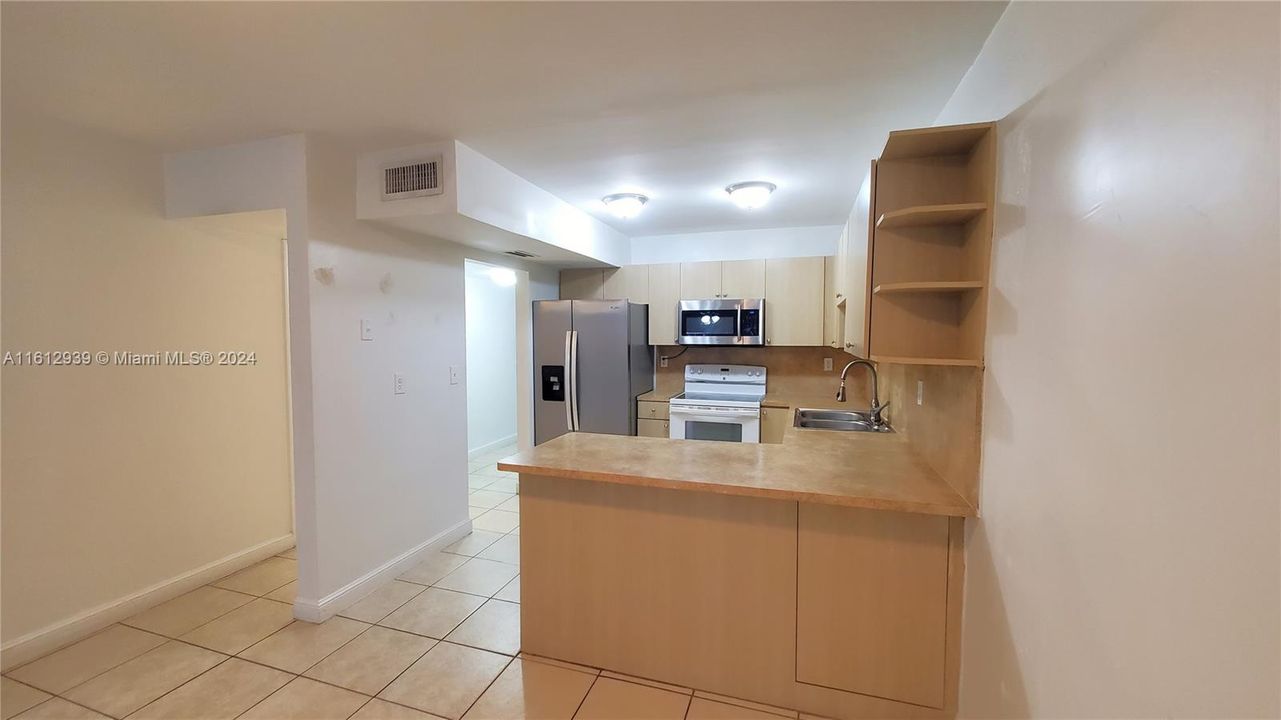 For Rent: $2,850 (2 beds, 3 baths, 1408 Square Feet)