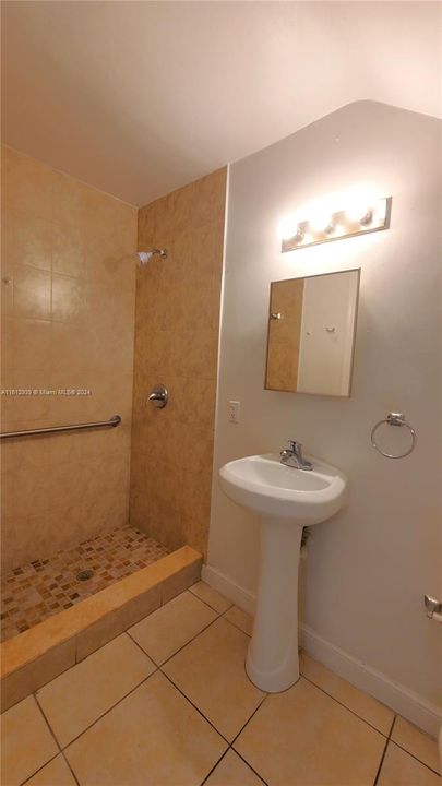 For Rent: $2,850 (2 beds, 3 baths, 1408 Square Feet)