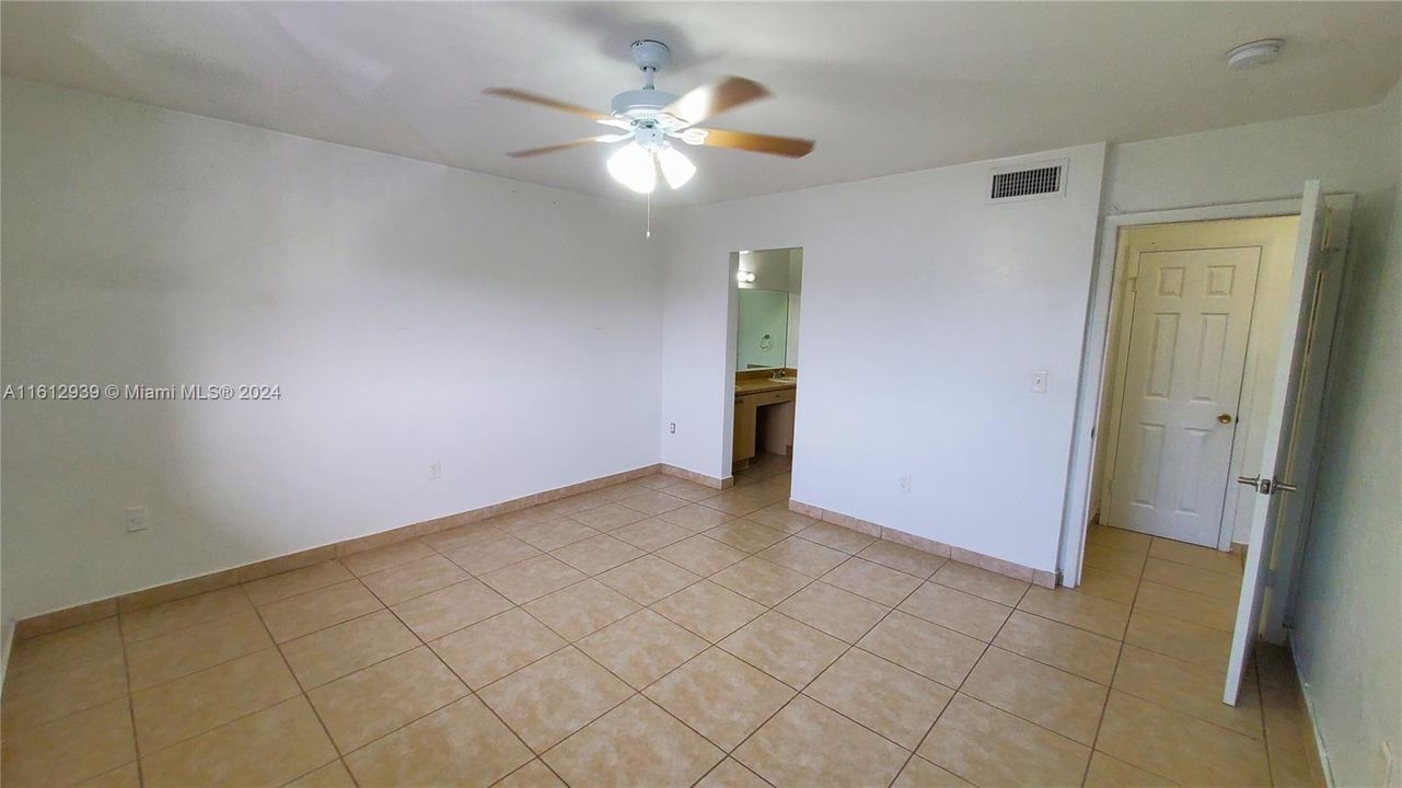 For Rent: $2,850 (2 beds, 3 baths, 1408 Square Feet)