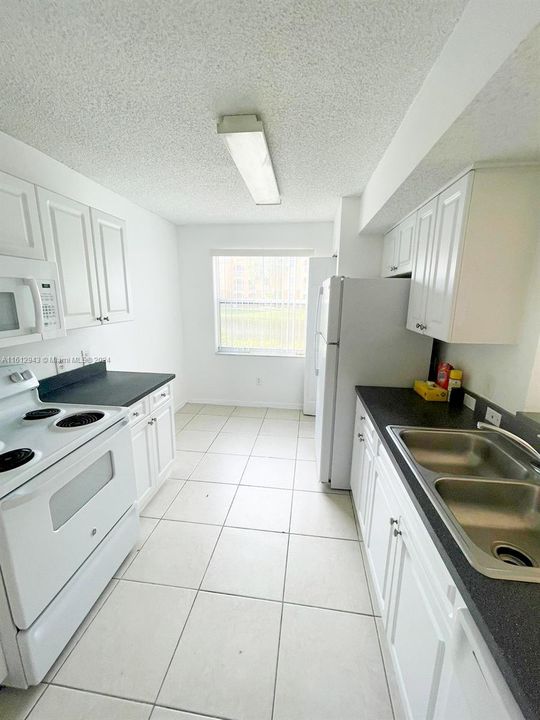 For Rent: $2,700 (3 beds, 2 baths, 1247 Square Feet)