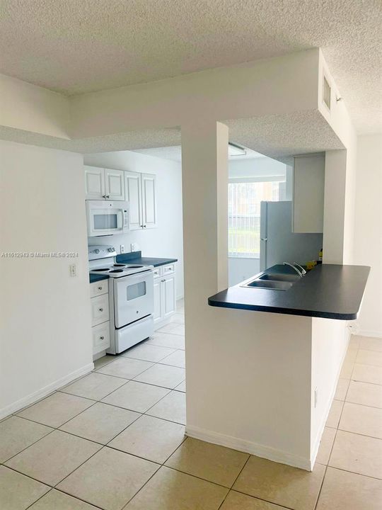 Recently Rented: $2,700 (3 beds, 2 baths, 1247 Square Feet)