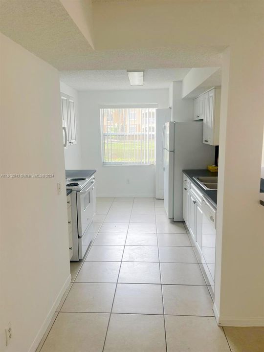 For Rent: $2,700 (3 beds, 2 baths, 1247 Square Feet)