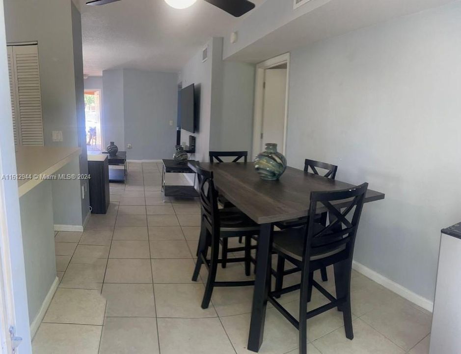 For Sale: $305,000 (3 beds, 2 baths, 1092 Square Feet)