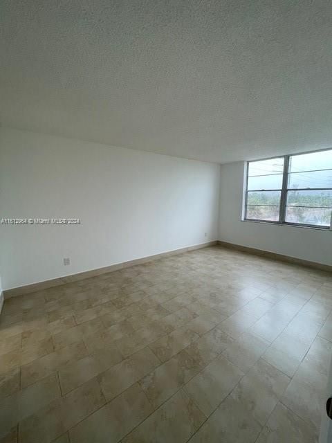 For Rent: $1,650 (1 beds, 1 baths, 775 Square Feet)