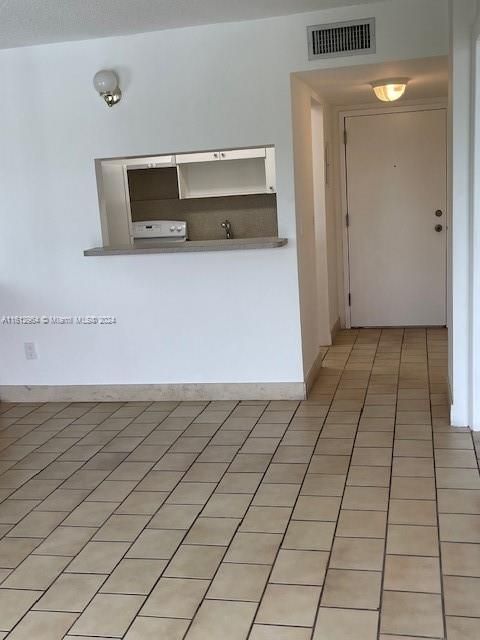 For Rent: $1,650 (1 beds, 1 baths, 775 Square Feet)