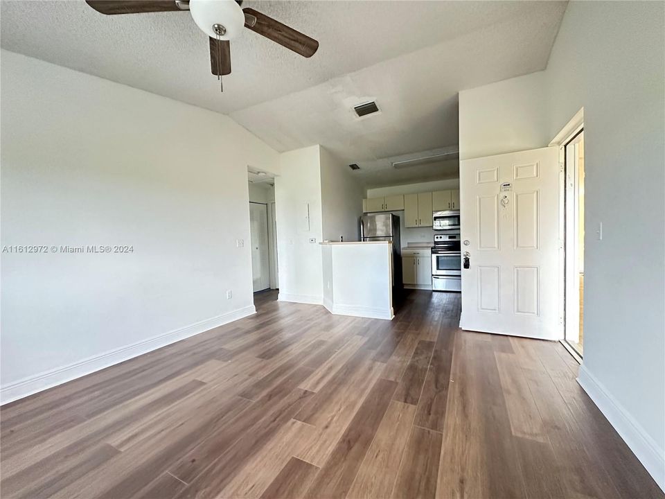 For Rent: $1,850 (1 beds, 1 baths, 659 Square Feet)