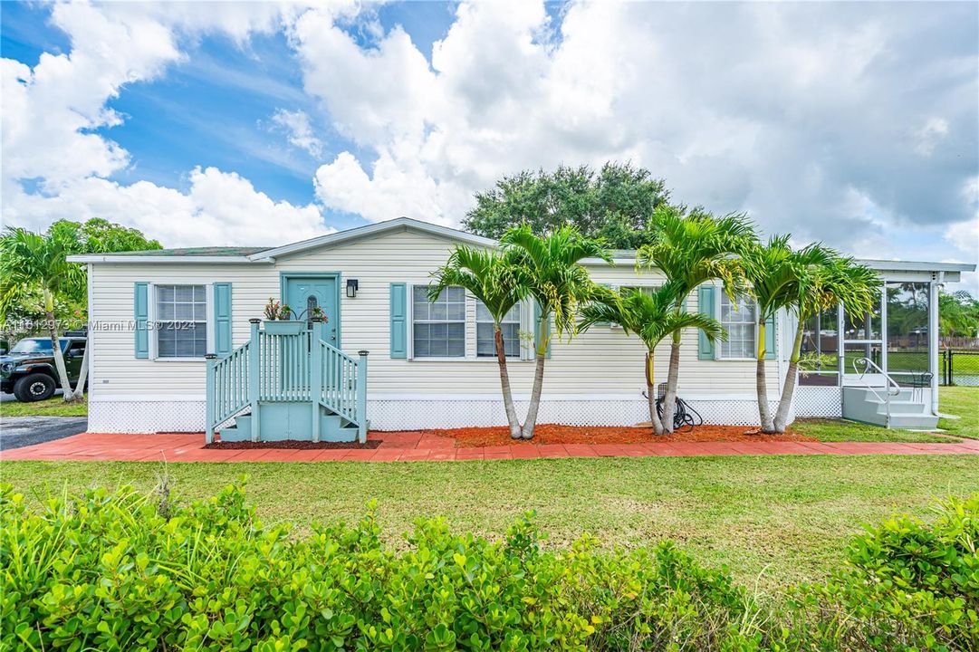 For Sale: $285,000 (3 beds, 2 baths, 1170 Square Feet)