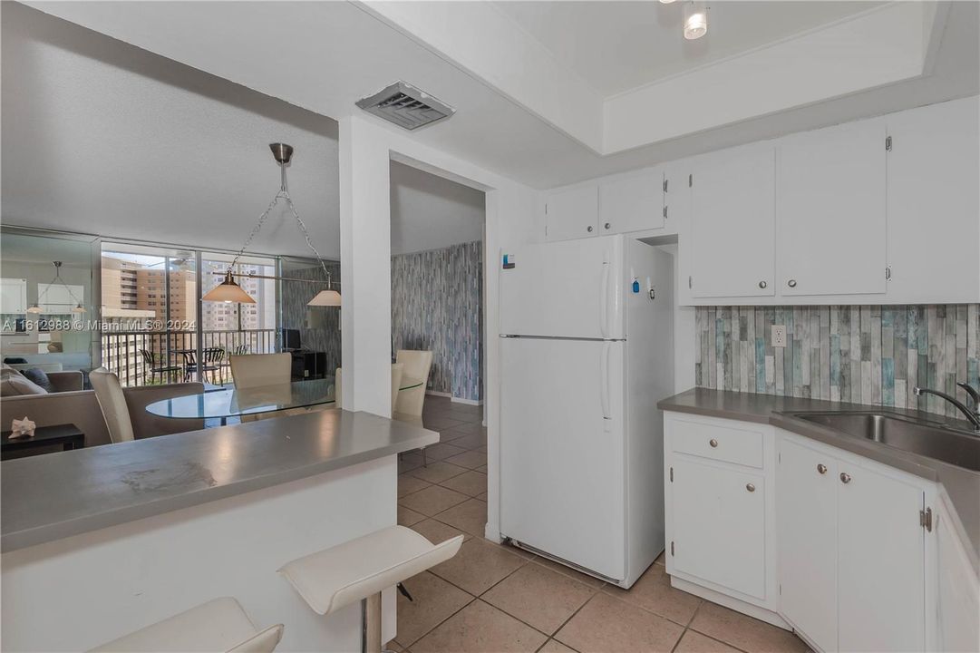 For Sale: $249,900 (1 beds, 1 baths, 968 Square Feet)