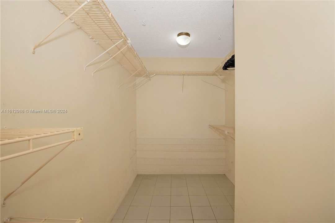 For Sale: $249,900 (1 beds, 1 baths, 968 Square Feet)