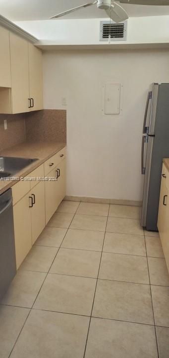 Vendido Recientemente: $345,000 (2 camas, 2 baños, 1000 Pies cuadrados)