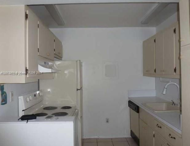 For Sale: $280,000 (2 beds, 2 baths, 920 Square Feet)