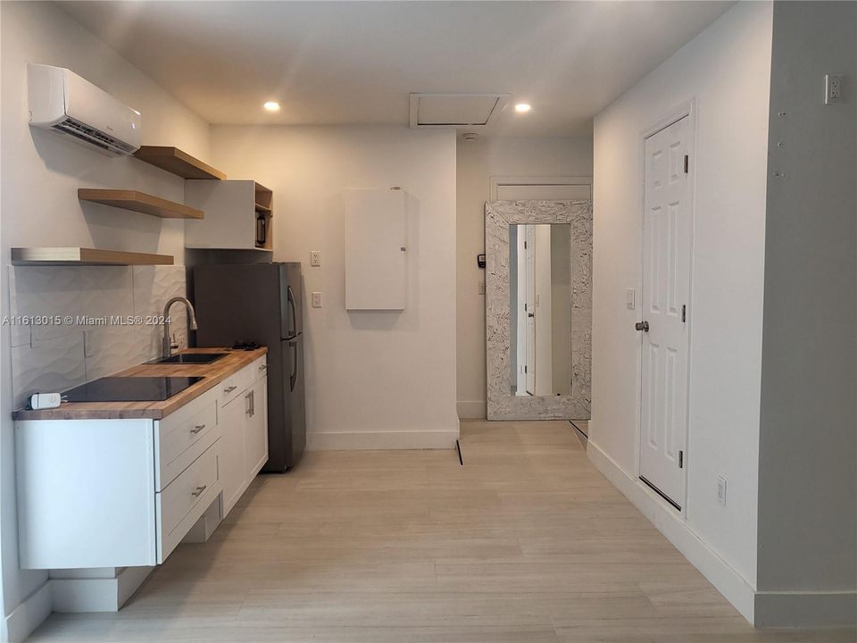For Rent: $1,600 (1 beds, 1 baths, 1353 Square Feet)