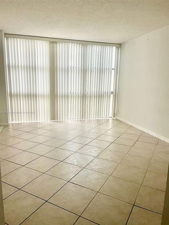 For Rent: $2,200 (2 beds, 2 baths, 988 Square Feet)