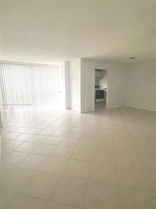 For Rent: $2,200 (2 beds, 2 baths, 988 Square Feet)