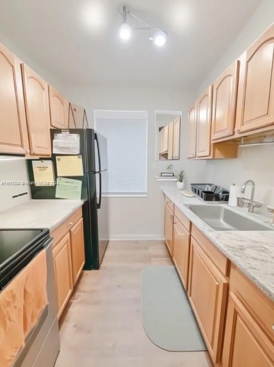 For Rent: $2,950 (2 beds, 2 baths, 610 Square Feet)