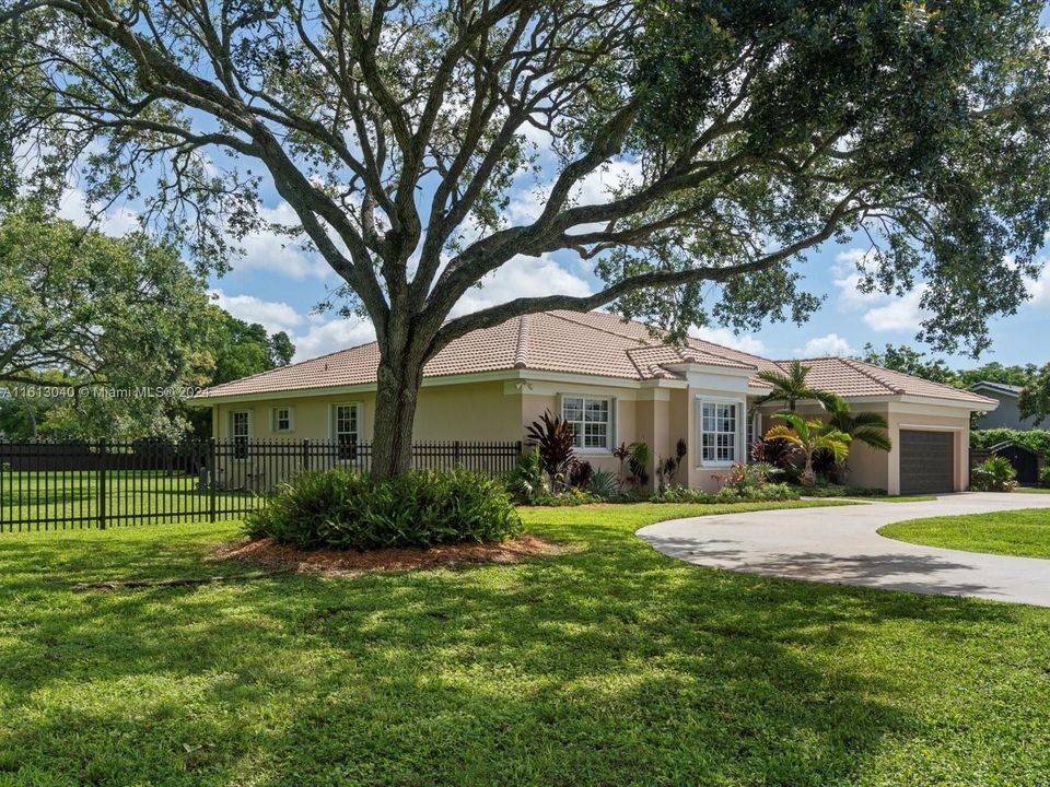 For Sale: $1,197,000 (4 beds, 2 baths, 2623 Square Feet)