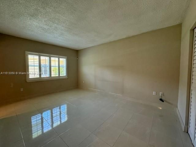 Active With Contract: $2,300 (2 beds, 2 baths, 1115 Square Feet)