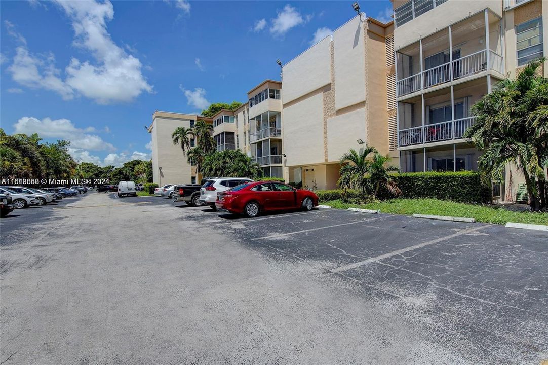 Active With Contract: $2,300 (2 beds, 2 baths, 1115 Square Feet)