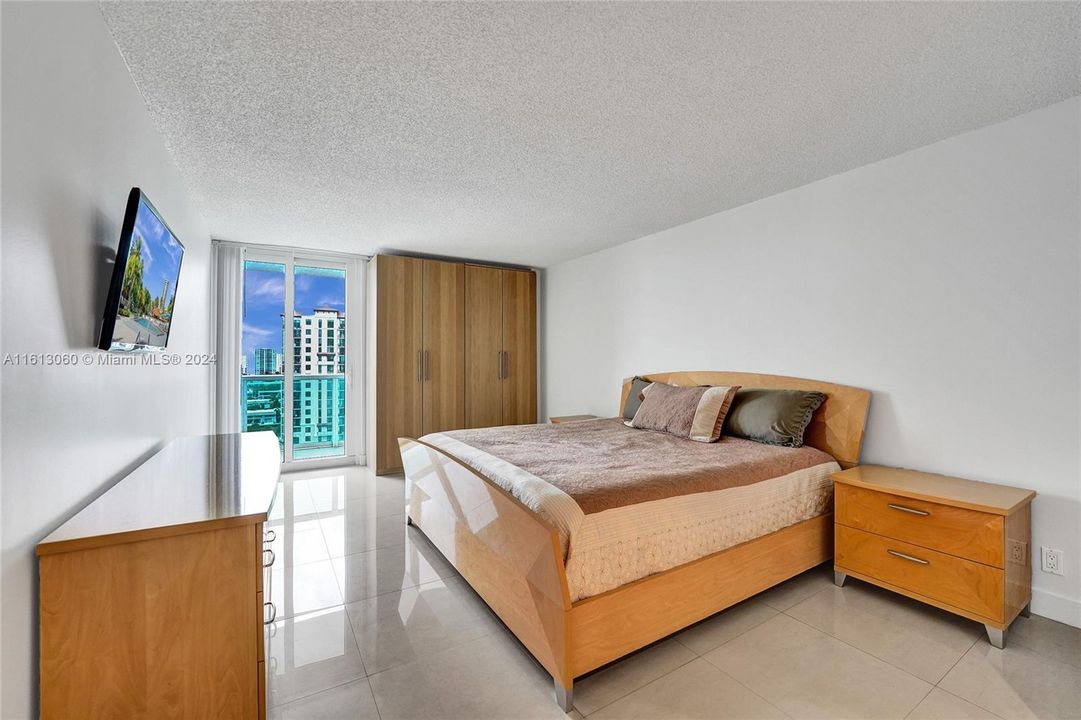 For Sale: $525,000 (2 beds, 2 baths, 1331 Square Feet)