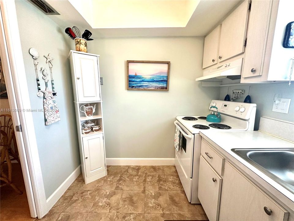 Recently Sold: $130,000 (1 beds, 1 baths, 612 Square Feet)