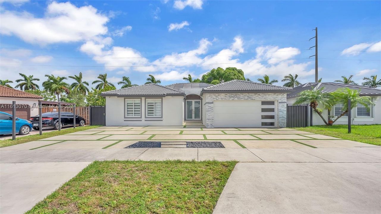 For Sale: $800,000 (3 beds, 2 baths, 1682 Square Feet)