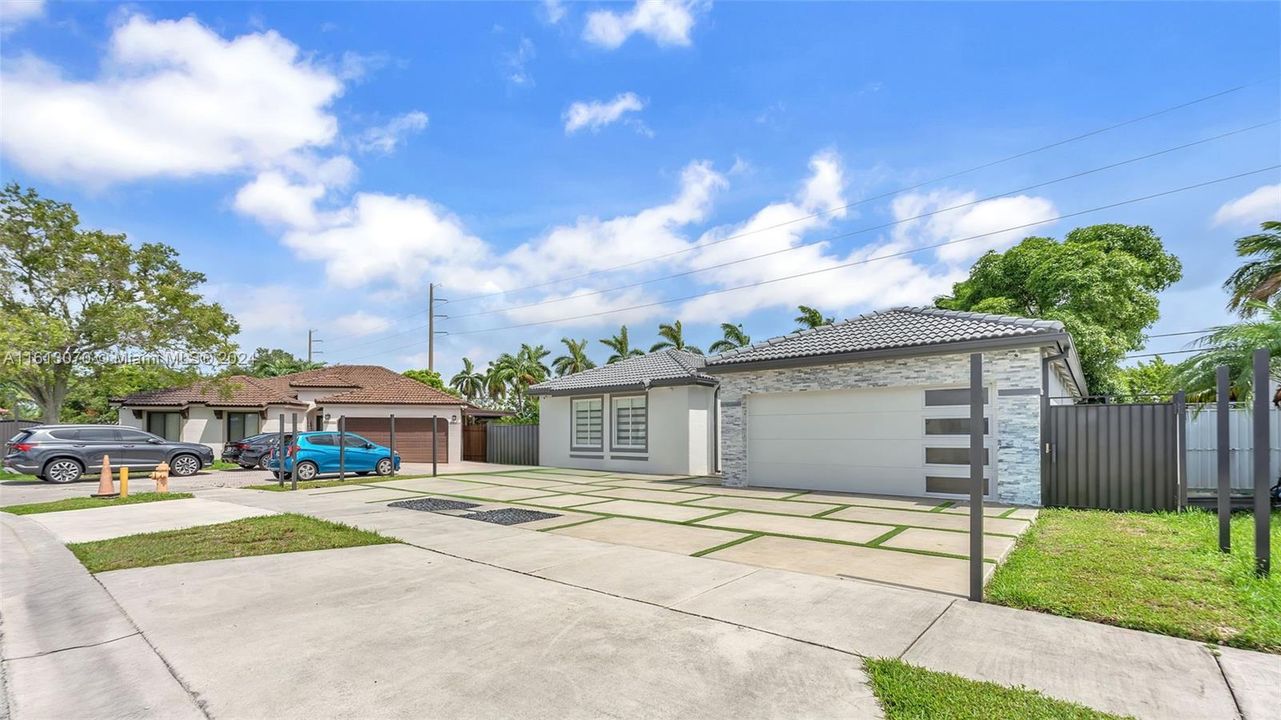 For Sale: $800,000 (3 beds, 2 baths, 1682 Square Feet)