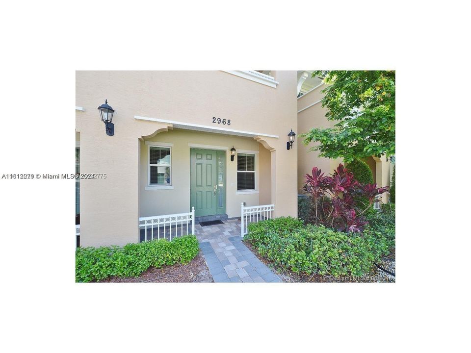 Active With Contract: $3,350 (3 beds, 2 baths, 1334 Square Feet)