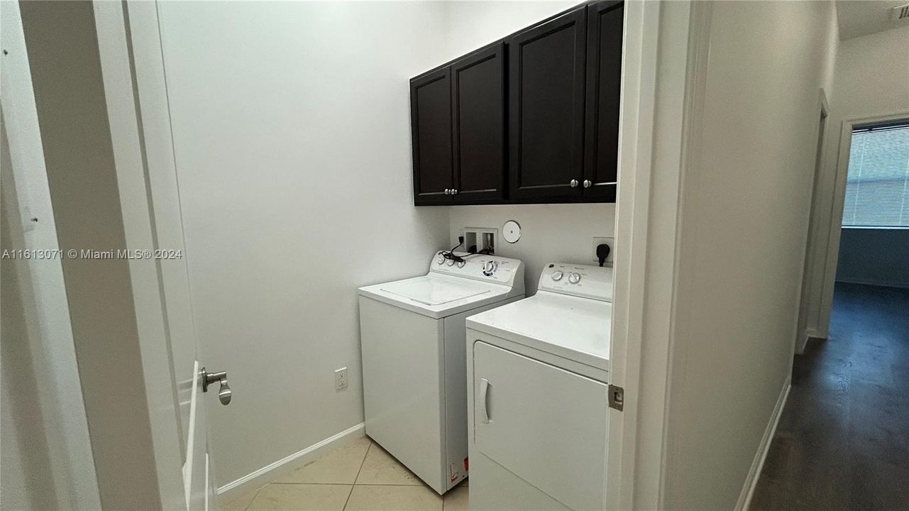 Active With Contract: $3,350 (3 beds, 2 baths, 1334 Square Feet)