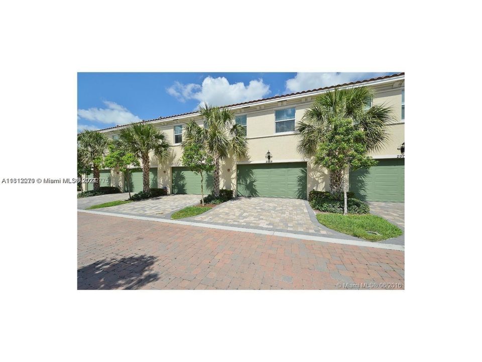 Active With Contract: $3,350 (3 beds, 2 baths, 1334 Square Feet)