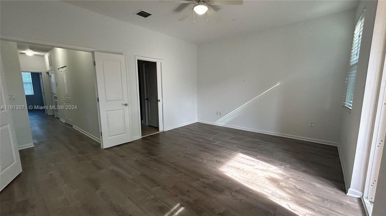 Active With Contract: $3,350 (3 beds, 2 baths, 1334 Square Feet)