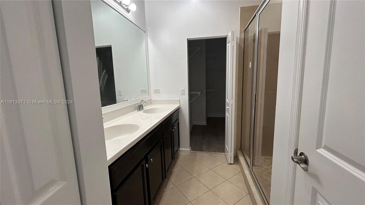 Active With Contract: $3,350 (3 beds, 2 baths, 1334 Square Feet)